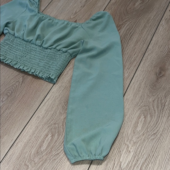 SHEIN Sage Green Long Sleeve Smocked Crop Top - Picture 3 of 9